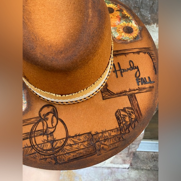 New “HOWDY FALL” Idyllwind OS Hand burned felt hat - Picture 2 of 8